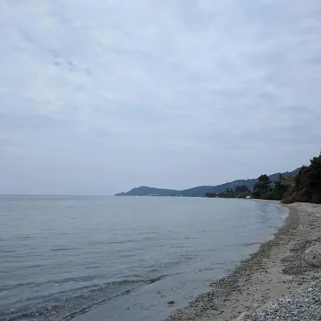 εξοχική κατοικία δίπλα στην θάλασσα * Moles Kalyves